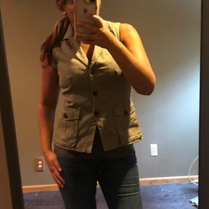 Apostrophe Khaki green vest
